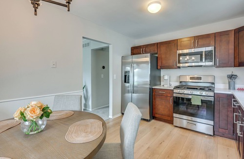 Hazel Park Casa | 3 Mi to Dtwn Royal Oak: Getaway w/ Fenced Yard!