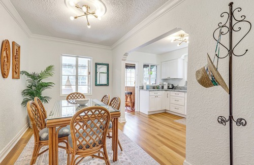 Tampa Cabaña | 3 Mi to Dtwn: Tampa Cottage w/ Fire Pit!