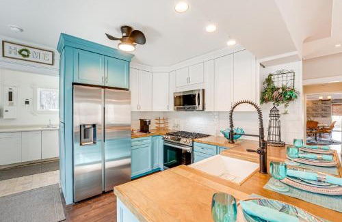 Muskegon Casa | 3 Mi to Duck Lake State Park Home with Deck!