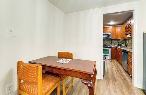 Herndon Casa | 3 Mi to Dulles Airport: D.C. Area Townhome