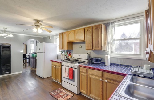 Englewood Casa | 3 Mi to Englewood Dam: Pet-Friendly Home w/ Yard!