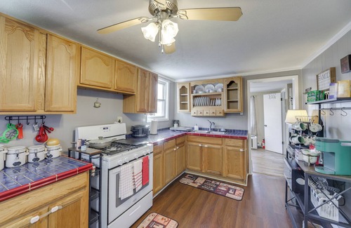 Englewood Casa | 3 Mi to Englewood Dam: Pet-Friendly Home w/ Yard!