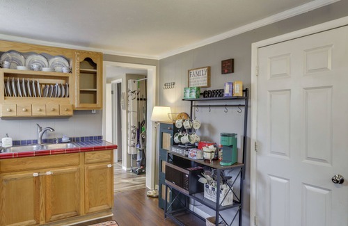 Englewood Casa | 3 Mi to Englewood Dam: Pet-Friendly Home w/ Yard!