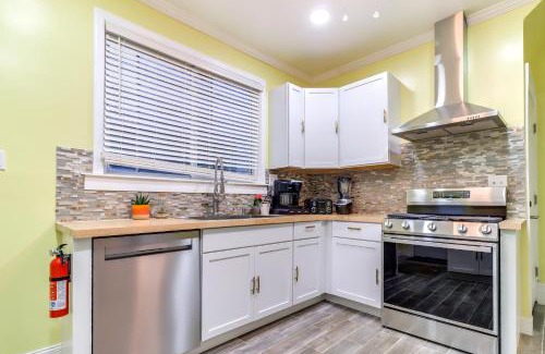 Detroit Casa | 3 Mi to Ford Field Detroit Home with Decks!