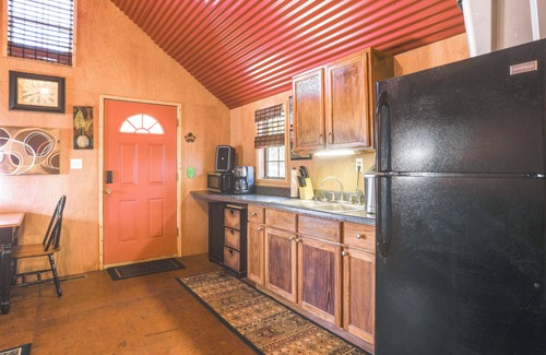 Clinton Cabina | 3 Mi to Greers Ferry Lake: Peaceful Cabin w/ Deck!