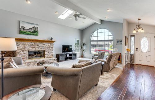 Huntington Beach Casa | 3 Mi to Huntington State Beach Home with Backyard!