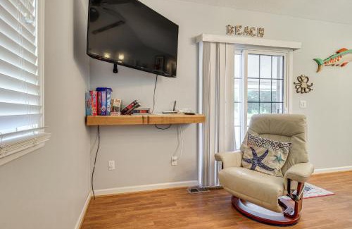 Hampstead Casa | 3 Mi to ICW Coastal Carolina Home with Pool Access