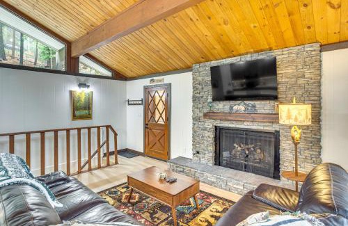 Arrowhead Villas Casa | 3 Mi to Lake Arrowhead Village Pine-View Home!