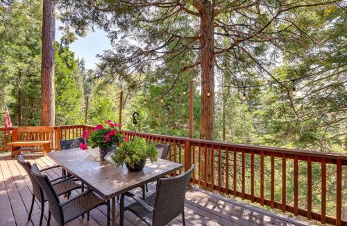 Arrowhead Villas Casa | 3 Mi to Lake Arrowhead Village Dog-Friendly Cabin