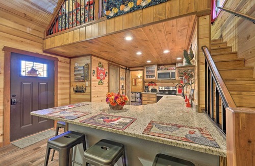 Hot Springs Cabaña | 3 Mi to Lake Hamilton: 'tree Top Cabin'