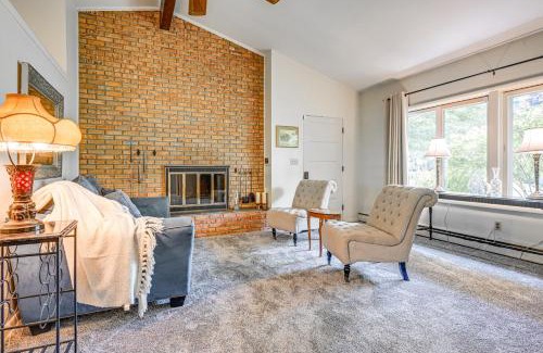 Lansing Apartamento | 3 Mi to Michigan State Apt with Patio in Lansing!