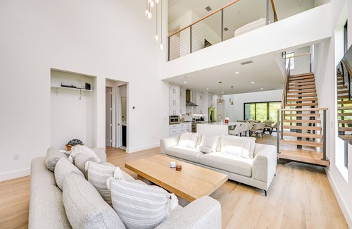 East Naples Casa | 3 Mi to Naples Beach: Luxurious Home w/Pool!