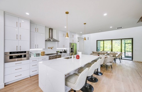 East Naples Casa | 3 Mi to Naples Beach: Luxurious Home w/Pool!