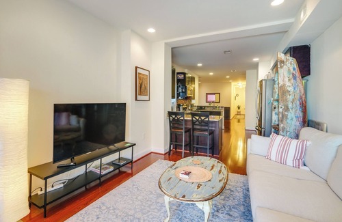Columbia Heights Casa | 3 Mi to National Mall: WFH-Friendly DC Townhome!