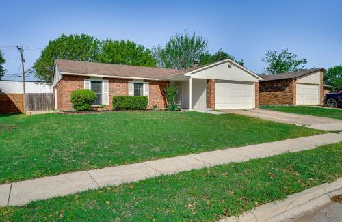 North Richland Hills Casa | 3 Mi to NRH2O Water Park Home with Furnished Patio