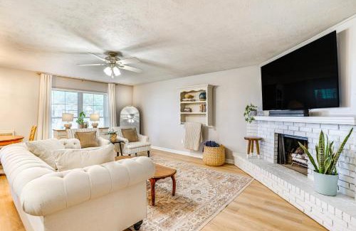 North Richland Hills Casa | 3 Mi to NRH2O Water Park Home with Furnished Patio