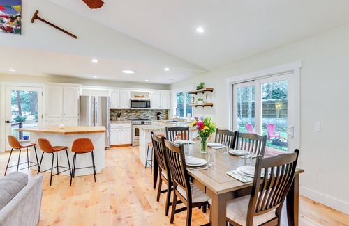 Southwest Bend Casa | 3 Mi to Old Mill District: Family Retreat w/ Yard