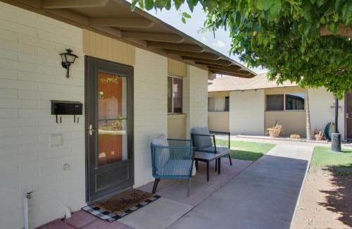 South Scottsdale Apartamento | 3 Mi to Old Town, Community Pool Scottsdale Condo