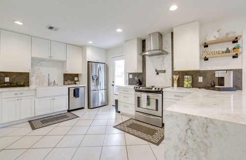 Cox Heights Casa | 3 Mi to Old Town: Modern Oasis in Scottsdale!