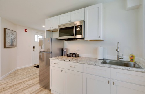 Wareham Apartamento | 3 Mi to Onset Beach: Sleek Apartment in Wareham