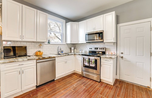 Yeadon Casa | 3 Mi to Penn: Pet-Friendly Townhome in Yeadon!
