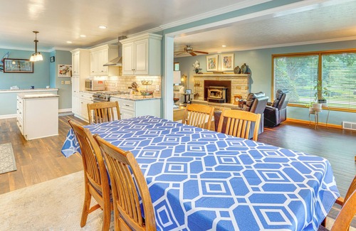 Canton Casa | 3 Mi to Pro Football Hall of Fame: Home w/ Yard!