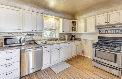 Pueblo Casa | 3 Mi to Pueblo Riverwalk: Quiet Home w/ Patio