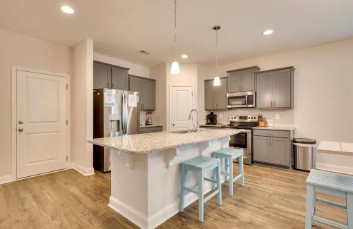 Ocean Isle Beach Casa | 3 Mi to Sand and Surf Ocean Isle Beach Retreat!