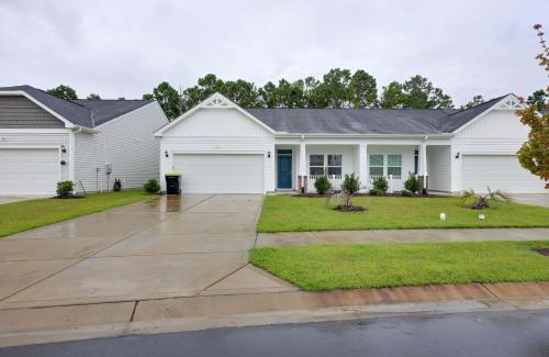 Ocean Isle Beach Casa | 3 Mi to Sand and Surf Ocean Isle Beach Retreat!