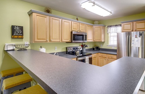 Lewes Condominio | 3 Mi to Savannah Beach: Lewes Condo w/ Pool Access