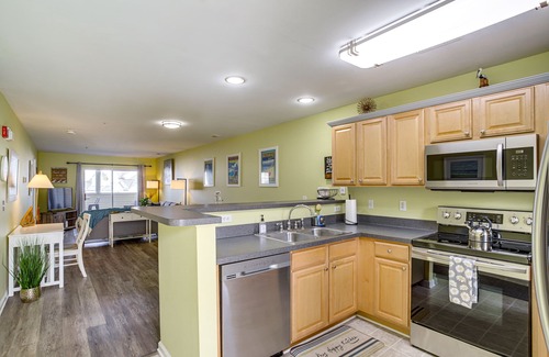 Lewes Condominio | 3 Mi to Savannah Beach: Lewes Condo w/ Pool Access