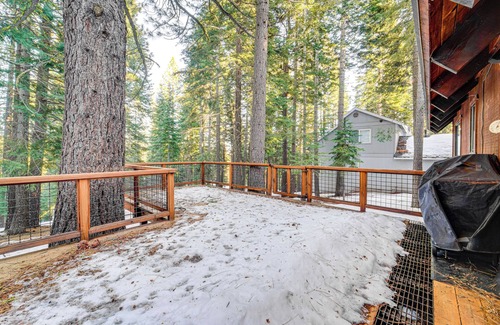 Truckee Cabaña | 3 Mi to Skiing: Retreat w/ Deck in Tahoe Donner!