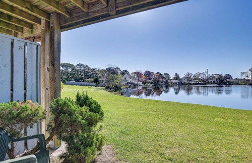 Myrtle Beach Apartamento | 3 Mi to Surfside Beach & Pier: Townhome w/ Balcony