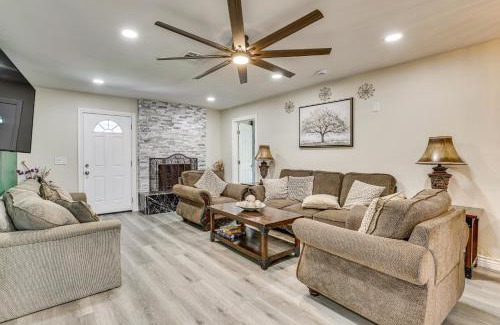 Phoenix Casa | 3 Mi to Desert Diamond Arena Peoria Home with Yard!