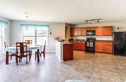Huntcliff Casa | 3 Mi to Village at Sandhill: Family Home w/ Yard!