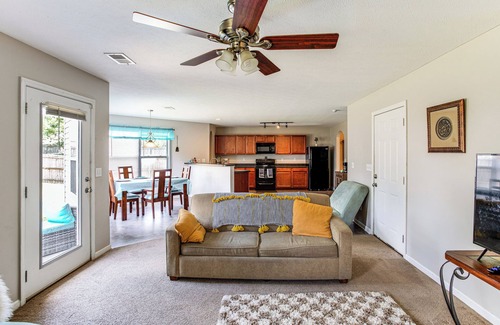 Huntcliff Casa | 3 Mi to Village at Sandhill: Family Home w/ Yard!