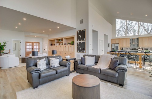 Tate Casa | 3 Mi to Winery: Jasper Mountain Chalet w/ Hot Tub!