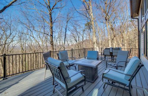 Tate Casa | 3 Mi to Winery Jasper Mountain Chalet with Hot Tub!