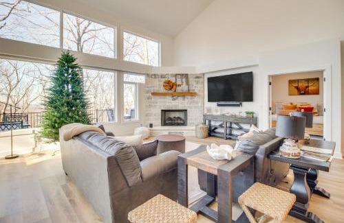 Tate Casa | 3 Mi to Winery Jasper Mountain Chalet with Hot Tub!