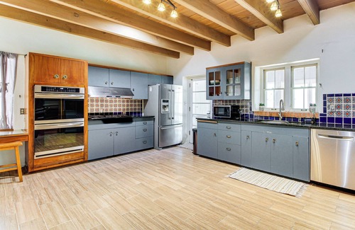 Near North Valley Casa | 3 Mi to Zoo & Garden: Spacious Albuquerque Home