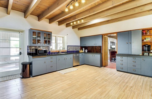 Near North Valley Casa | 3 Mi to Zoo & Garden: Spacious Albuquerque Home