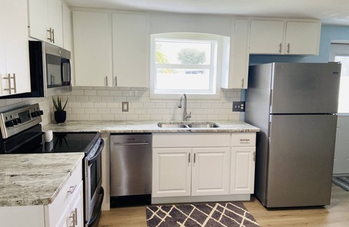Englewood South Casa | 3 miles to beach, hot tub & fenced yard for pup