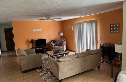 Port Orange Casa | 3 miles to Daytona Beach Family size home