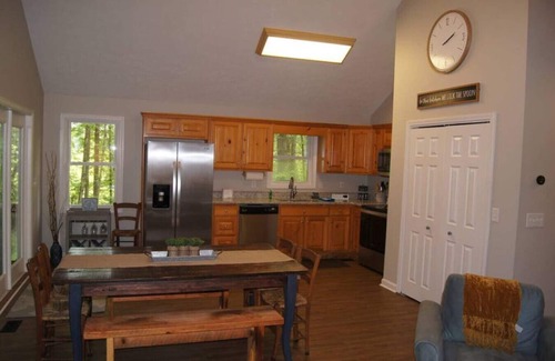 Ellijay Cabina | < 3 miles to Downtown, Hot tub and Firepit / Cabin
