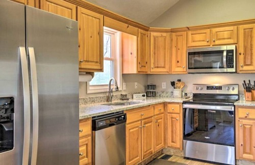 Ellijay Cabina | < 3 miles to Downtown, Hot tub and Firepit / Cabin