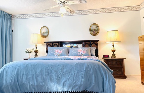 Chinatown Casa | 3 Miles To Strip Homy Retreat in Heart Las Vegas