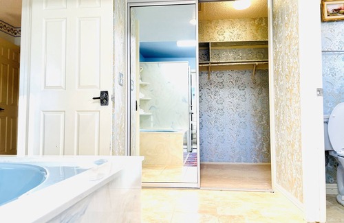 Chinatown Casa | 3 Miles To Strip Homy Retreat in Heart Las Vegas