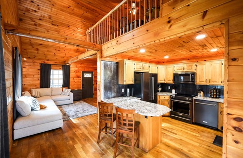 Bruno Cabina | 3 miles to the Buffalo River. High speed internet. Private! Great fire pit