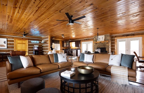 Gnaw Bone Cabina | 3 min to BCSP+Hot Tub+Fire Pit+Swing Set+Games+Pet Friendly!