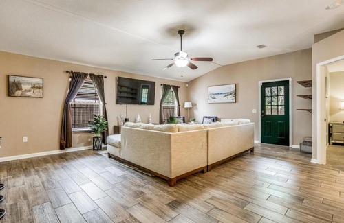 Navarre Casa | 3 Min to Beach Spacious&Stylish Fully Stocked Home